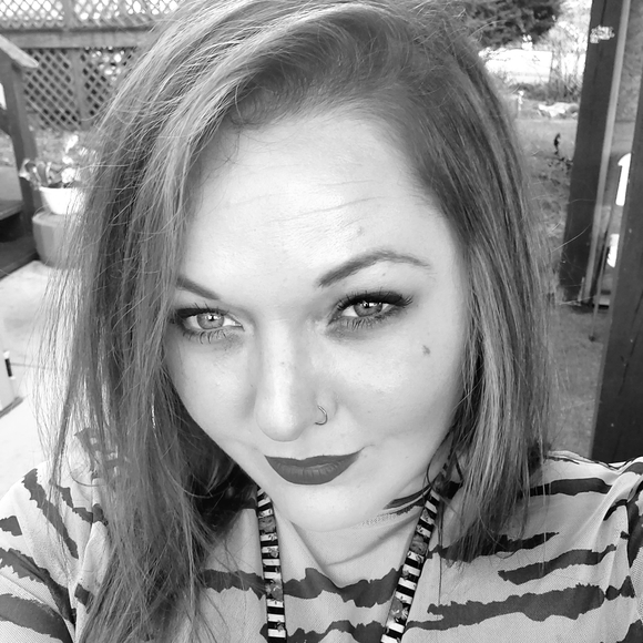 Meet your Posher, Carlie - Picture 2 of 2